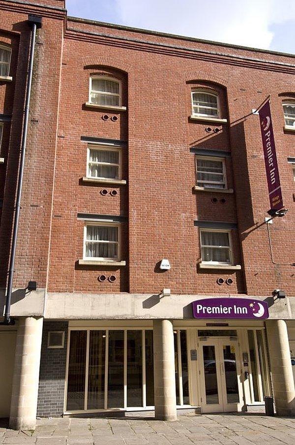 Premier Inn Bristol City Centre King Street Exterior foto