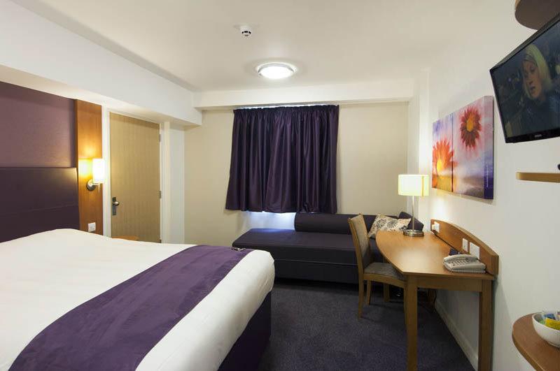 Premier Inn Bristol City Centre King Street Exterior foto